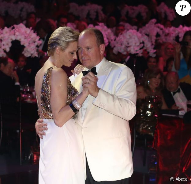 Chalene Wittstock et le Prince Albert, plus complices que jamais lors du Bal de la Croix-Rouge à Monaco, le vendredi 3 août 2012.