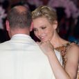Parenthèse amoureuse pour Chalene Wittstock et le Prince Albert de Monaco, lors de leur première danse au Bal de la Croix-Rouge à Monaco, le vendredi 3 août 2012.