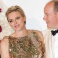 Chalene Wittstock et le Prince Albert, plus complices que jamais lors du Bal de la Croix-Rouge à Monaco, le vendredi 3 août 2012.