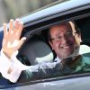 François Hollande, à bord de sa Citroën, quitte Bormes-les-Mimosas pour rentrer au Fort de Brégançon, le vendredi 3 août 2012.