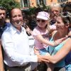 Bain de foule à Bormes-les-Mimosas pour François Hollande et Valérie Trierweiler, le vendredi 3 août 2012.