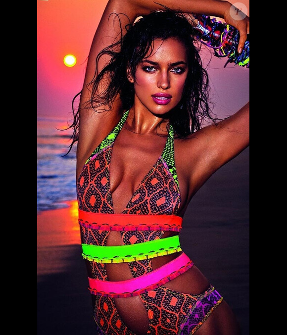 Ambiance estivale et colorée pour la campagne 2013 de la marque Agua Bendita avec Irina Shayk.