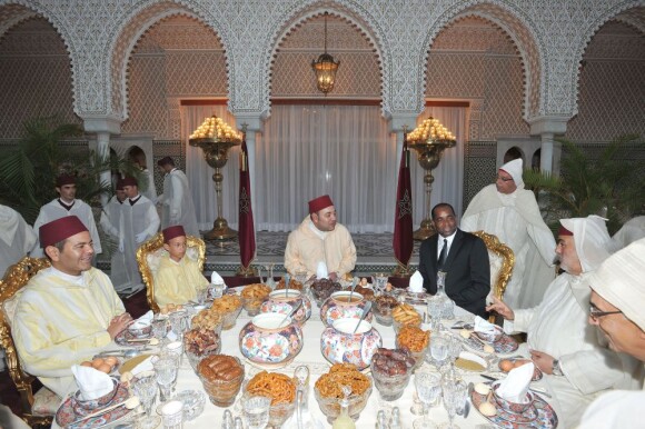 Le roi Mohammed VI du Maroc a donné à Rabat le 30 juillet 2012 une réception au palais royal, entouré de son fils et héritier le prince Moulay Hassan, de son frère le prince Moulay Rachid, et de son cousin le prince Moulay Ismail, à l'occasion du 13e anniversaire de son couronnement, parallèlement à la Fête du Trône.