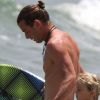 Gavin Rossdale à la plage avec son fils Kingston, à Miami le 7 août 2012