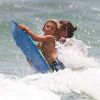 Gavin Rossdale apprend à faire du surf à son fils Kingston le 7 août 2012 à Miami
