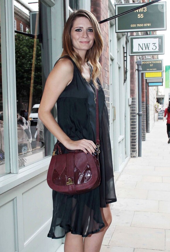 Mischa Barton, la forme retrouvée, inaugure sa boutique au 53 Brushfields Street dans le quartier marchand de Spitalfields. Londres, le 8 août 2012.