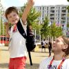 Le prince Christian de Danemark se prend pour Usain Bolt sous le regard amusé de Mikkel Hansen, le 9 août 2012 au village olympique des JO de Londres, à Stratford.