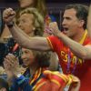 Letizia et Felipe d'Espagne, avec la reine Sofia, ont été des supporters passionnés pour la Roja lors de sa demi-finale face à la Russie, vendredi 10 août 2012, lors des JO de Londres. Après la rencontre, les royaux sont allés embrasser les frères Pau et Marc Gasol, héros de l'Espagne.