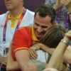 Un câlin pour fêter la victoire, comme Kate et William ! Letizia et Felipe d'Espagne, avec la reine Sofia, ont été des supporters passionnés pour la Roja lors de sa demi-finale face à la Russie, vendredi 10 août 2012, lors des JO de Londres. Après la rencontre, les royaux sont allés embrasser les frères Pau et Marc Gasol, héros de l'Espagne.