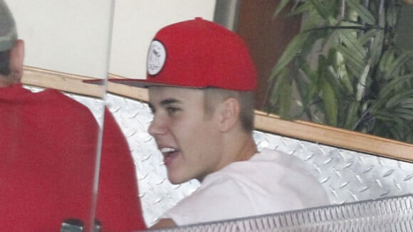 Justin Bieber, épuisé par les répétitions de sa tournée, se détend en famille