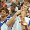 Alain Bernard et Coralie Balmy ont été des supporters énergiques des Bleus. Champions olympiques pour la seconde fois consécutive le 12 août 2012 à Londres, les Experts du hand français avaient derrière eux un public en or.
