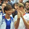 Alain Bernard et Coralie Balmy, en amoureux, ont été des supporters énergiques des Bleus. Champions olympiques pour la seconde fois consécutive le 12 août 2012 à Londres, les Experts du hand français avaient derrière eux un public en or.