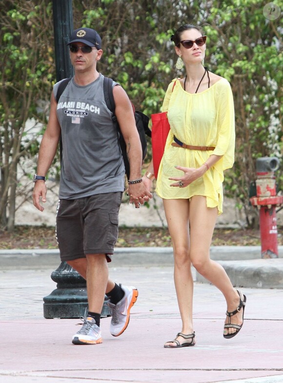 Eros Ramazzotti et sa compagne Marica en vacances à Miami le 12 août 2012