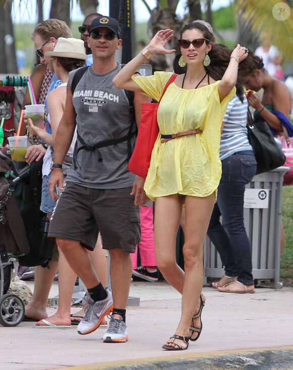 Eros Ramazzotti et sa compagne Marica en vacances à Miami le 12 août 2012