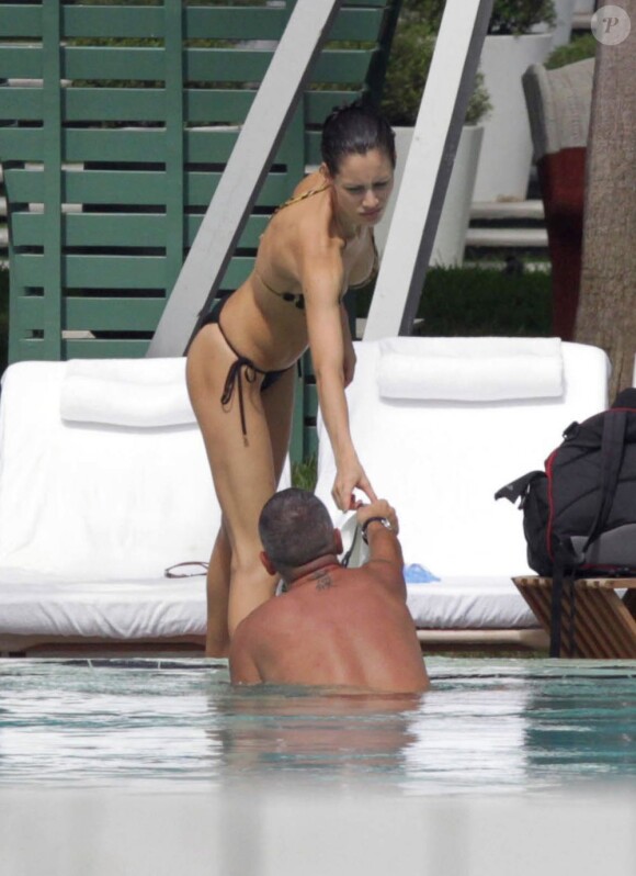 Eros Ramazzotti et sa compagne Marica en vacances à Miami le 12 août 2012