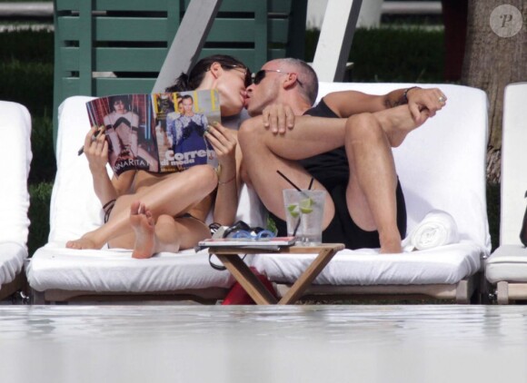 Eros Ramazzotti et sa compagne Marica en vacances à Miami le 12 août 2012
