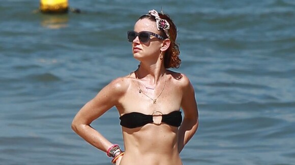 Juliette Lewis : En bikini et en charmante compagnie, c'est bien les vacances !