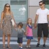 Tobey Maguire, sa femme Jennifer Meyer et leurs deux enfants Otis et Ruby se rendent à une fête d'anniversaire à Beverly Hills. Le 19 août 2012.