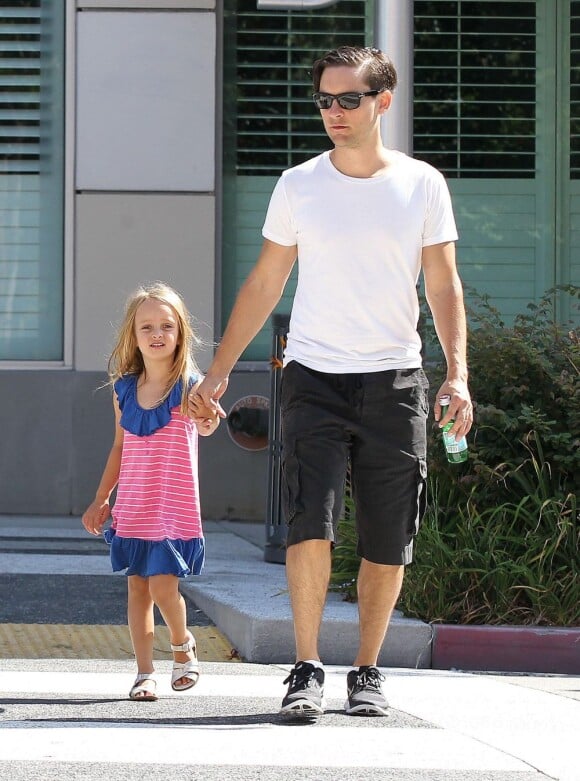 Tobey Maguire et sa fille Ruby à Beverly Hills. Le 19 août 2012.
