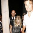 Fergie et Josh Duhamel ont du fendre une foule compacte de photographes à la sortie du restaurant Craig à Los Angeles le 21 août 2012