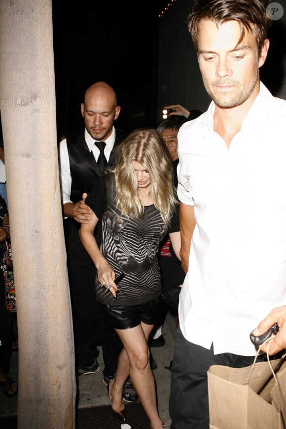 Fergie et Josh Duhamel étaient attendus à la sortie du restaurant Craig à Los Angeles le 21 août 2012
