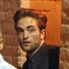 Robert Pattinson quitte les studios de la chaîne ABC où se tournait le Jimmy Kimmel Live, le mercredi 22 août 2012 à New York.
