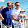 Elton John et son mari David Furnish et leur fils Zachary au Club 55 à Ramatuelle le 18 août 2012