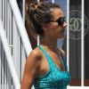 Alessandra Ambrosio quitte la boutique Williams Sonoma à Santa Monica. Le 24 août 2012.