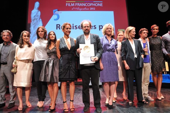 Le président du jury Denis Podalydès et ses jurées lors de la cérémonie de clôture du Festival du film francophone d'Angoulême le 28 août 2012