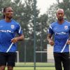 Didier Drogba et Nicola Anelka lors d'une séance d'entraînement avec le Shanghai Shenhua à Shanghai le 16 juillet 2012