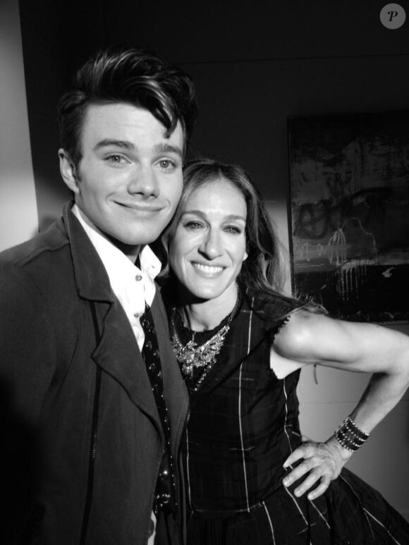 Ryan Murphy, créateur de la série Glee, a posté une photo de Sarah Jessica Parker et Chris Colfer sur le tournage de la quatrième saison qui débute le 13 septembre 2012 sur la Fox.
