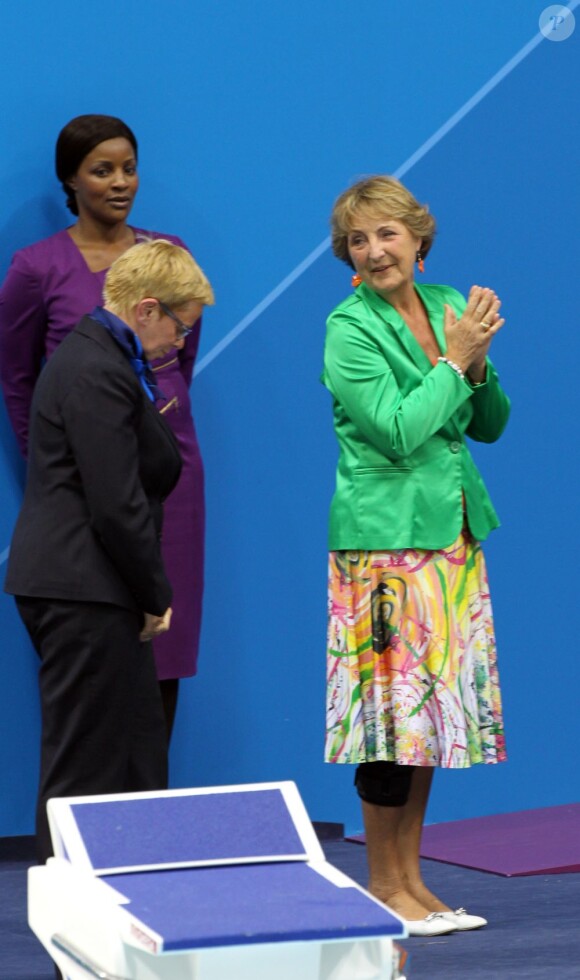 La princesse Margriet des Pays-Bas à l'Aquatics Centre de Londres le 30 août 2012 lors de la remise des médailles du 100m dos des Jeux paralympiques.