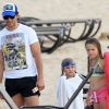 Peter Facinelli et ses trois filles, Luca, Lola et Fiona s'éclatent à la plage pendant leurs vacances à Honolulu, Hawaï, le 31 août 2012