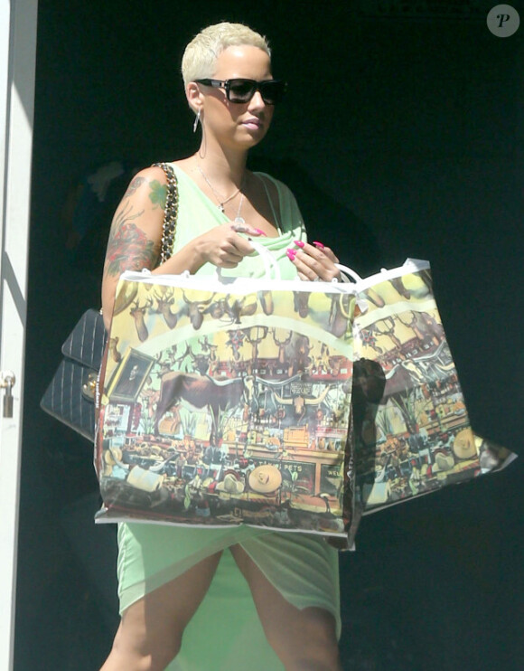 EXCLU : Amber Rose, enceinte, fait du shopping à Los Angeles le 1er septembre 2012 