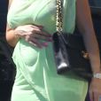  EXCLU : La belle Amber Rose, enceinte, dévoile ses premières formes lorsqu'elle fait du shopping à Los Angeles le 1er septembre 2012 