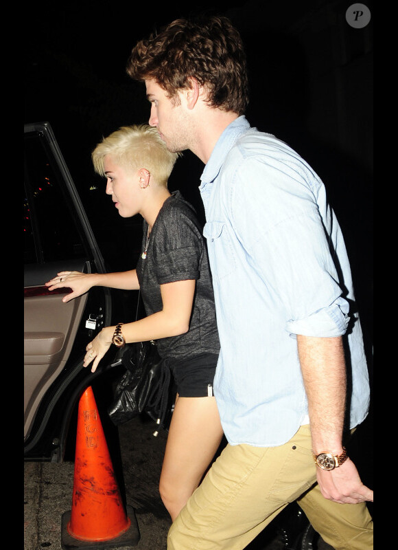 Miley Cyrus et Liam Hemsworth assistent au concert de Billy Ray Cyrus, le vendredi 31 août 2012 à West Hollywood.