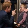 Le prince Harry rencontre l'étonnant petit Alexander Logan aux WellChid Awards, à l'hôtel Intercontinental de Londres, le 3 septembre 2012.