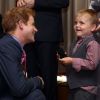 Le prince Harry rencontre le petit Alexander Logan aux WellChid Awards, à l'hôtel Intercontinental de Londres, le 3 septembre 2012.