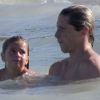 Fernando Torres le 2 septembre 2012 à Ibiza profite d'une journée avec sa fille Nora qui tente de lui remonter le moral sur une plage de l'île des Baléares