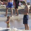 Fernando Torres, père attentionné avec son adorable fillette Nora le 2 septembre 2012 à Ibiza