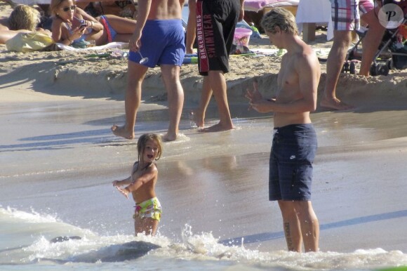 Fernando Torres, père attentionné avec son adorable fillette Nora le 2 septembre 2012 à Ibiza