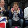 Le prince Harry assiste au match de goalball féminin du Team GB aux Jeux paralympiques de Londres, le 4 septembre 2012.