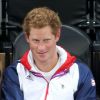 Le prince Harry assiste au match de goalball féminin du Team GB aux Jeux paralympiques de Londres, le 4 septembre 2012.