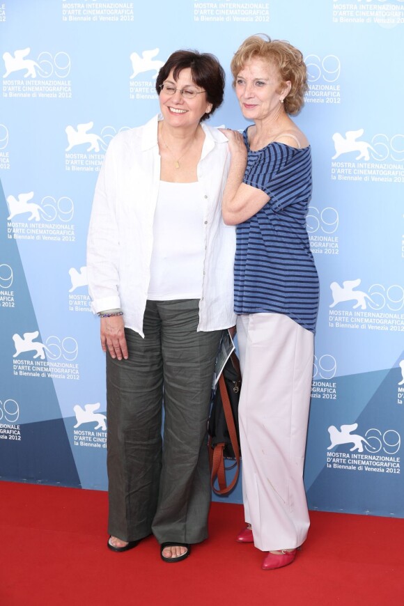 Valeria Sarmiento et Marisa Paredes pour le photocall du film Linhas de Wellington lors de la 69e Mostra de Venise 2012