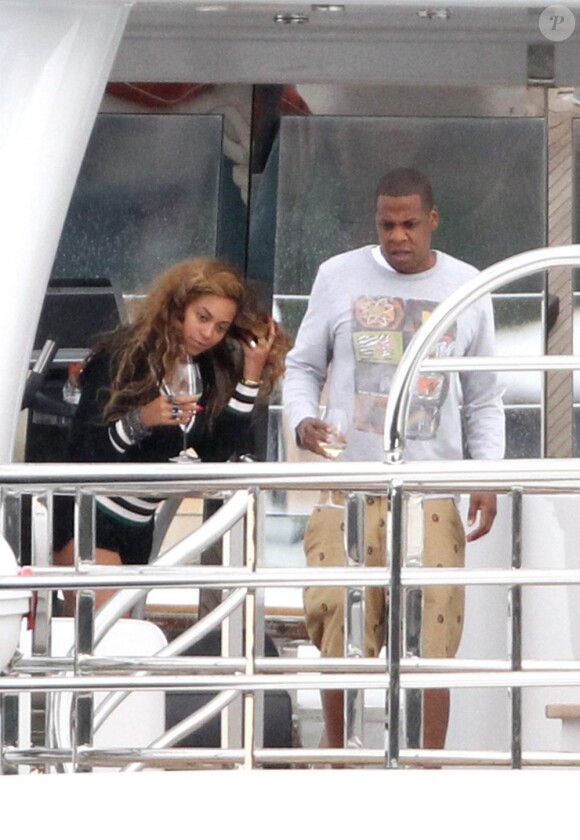 Jay-Z et Beyoncé amoureux sur un yacht dans le sud de la France le 4 septembre 2012