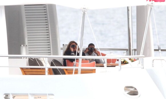 Jay-Z et Beyoncé s'occupent sur un yacht dans le sud de la France le 4 septembre 2012