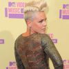 Pink assiste aux MTV Video Music Awards 2012 au Staples Center à Los Angeles, habillée d'une robe Stella McCartney. Le 6 septembre 2012.