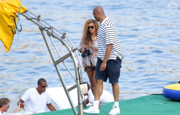 Jay-Z et sa femme Beyoncé arrivent au Beach Club de Monaco le 6 septembre 2012