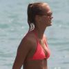 Erin Heatherton, naïade ultra sexy sur la plage après une petite baignade. Miami, le 11 septembre 2012.