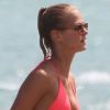 Erin Heatherton, naïade ultra sexy sur la plage après une petite baignade. Miami, le 11 septembre 2012.